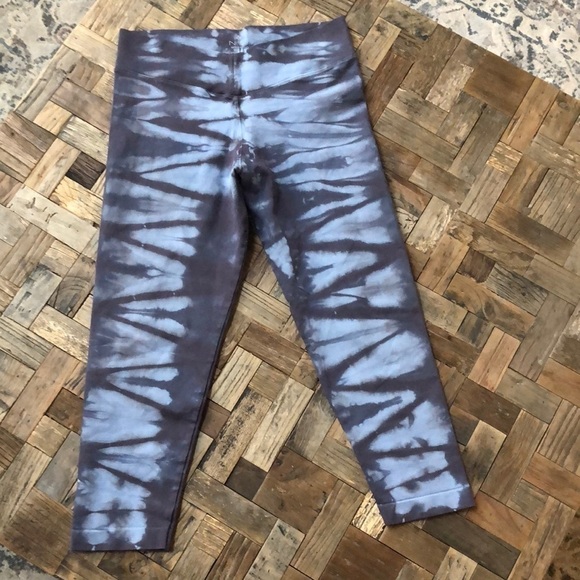 NUX Tie Dye Capri Leggings - Picture 1 of 5